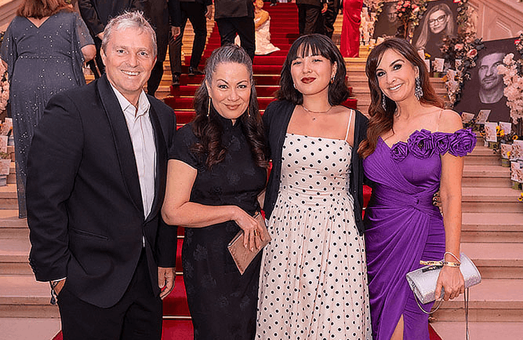 V.l.n.r.: Starfotograf Manfred Baumann, Ehrengast Shannon Lee und ihre Tochter Wren Keasler sowie Nelly Baumann © Andreas Tischler