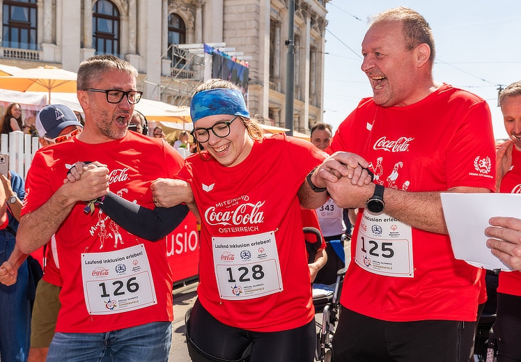 Promis setzten beim Coca-Cola Inclusion Run ein Zeichen für mehr Miteinander