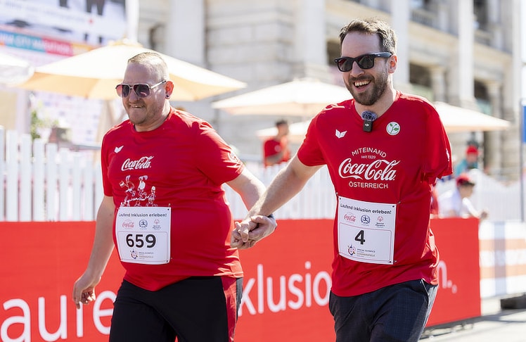 Para-Schwimmer Andreas Onea (r.) absolvierte die rund 800 Meter lange Strecke gemeinsam mit Michael Maier vom Verein "Inklusive Athletik Bezirk Murau". © Martin Steiger