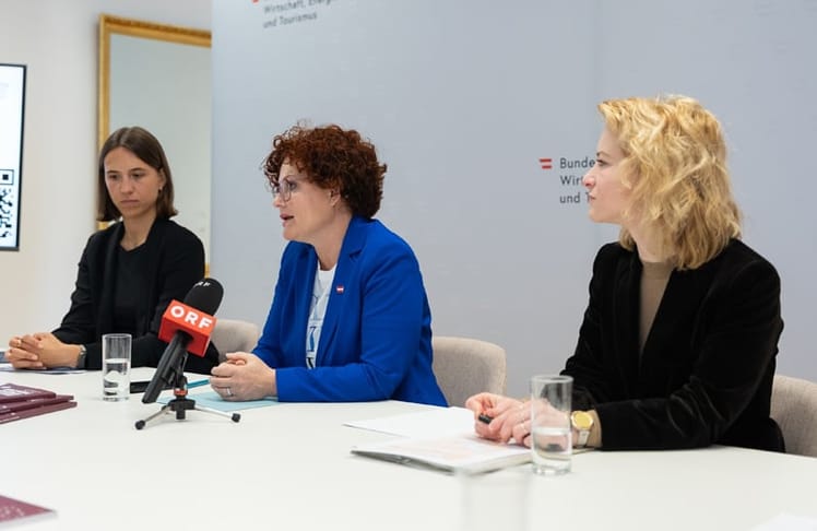 V.l.n.r.: Hannah Wundsam, Staatssekretärin Elisabeht Zehetner und Ministerin Eva-Maria Holzleitner