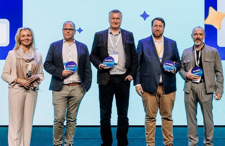 V.l.n.r.: Manuela Mohr-Zydek (Country Lead Salesforce Austria), Stefan Müller (Head of Marketing IT, Egger Group), Moritz Walch (Leitung zentraler Kundenservice "Unser Ö-Bonus Club") und Christian Kaimel (Global Head of Salesforce Platform AVL List). © Salesforce