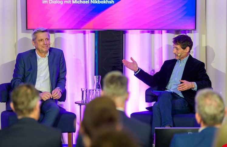 Anti-Korruptionsexperte Martin Kreutner und Michael Nikbakhsh im Dialog.