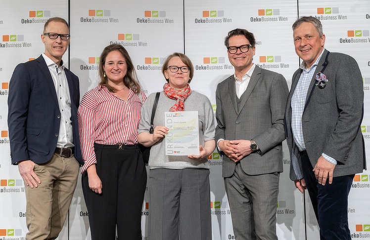 V.l.n.r.: Armin Dieter (Geschäftsführer Enabling.energy GmbH), Marlene Lindner und Herlinde Savic (Qualitätsmanagerinnen Staud's Wien), Jürgen Czernohorszky (Umwelt- und Klimastadtrat Wien) und Stefan Schauer (Geschäftsführer Staud's Wien).