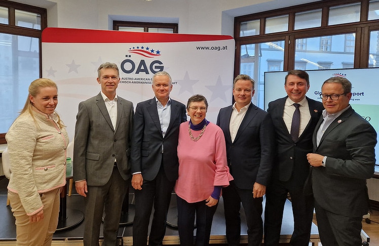 V.l.n.r.: Karin Zeltner (Executive Director der AmCham Austria), Kurt Möller (Vorstandsmitglied der Zürich Versicherungs-AG), Michael Edelsbrunner (Vorstand der AmCham Austria und Country Officer Austria der Citigroup plc), Monika Rosen (Vizepräsidentin der ÖAG), Rudolf Schwarz (Chief Restructuring Officer der Management Factory), Alexander Shopov (Niederlassungsleiter von Steinmayr & Co Wien) und Rainer Newald (Generalsekretär der ÖAG).