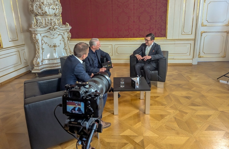 Gedreht wurde die aktuelle Folge in den Räumlichkeiten der Hofburg Vienna.