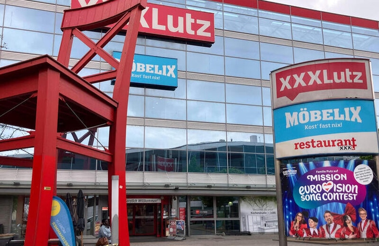 Der XXXLutz-Standort im 15. Wiener Gemeindebezirk, direkt gegenüber der Wiener Stadthalle, verwandelt sich in der ESC-Woche in eine Großunterkunft.