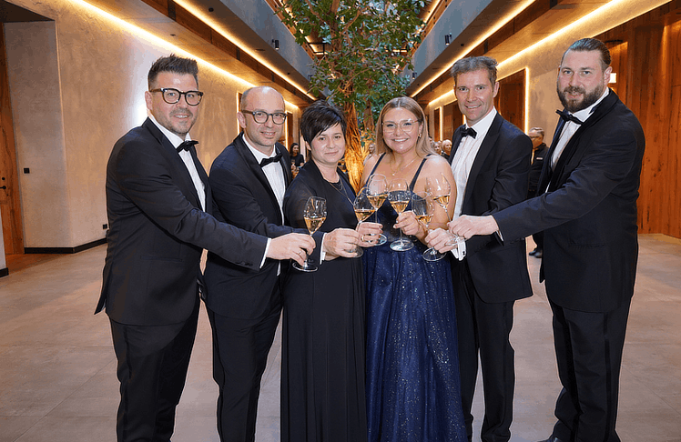 V.l.n.r.: Hannes Reeh, Thomas Gratzer (Zantho), Jacqueline Klein, Sophie Smoley (Weinprinzessin, Wilhelm Thell), Erich Scheiblhofer und Michael Schwarz