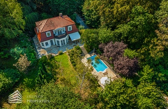 Zum Verkauf gelangt eine traumhafte Villa mit Pool in absoluter Ruhelage von Eichgraben