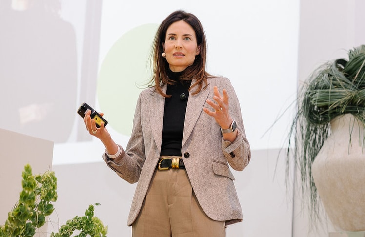 Molekularbiologin und Krebsforscherin Hanna Heikenwälder sprach in ihrer Keynote "Zellreinigung, Altern & Krebsprävention" unter anderem über Regeneration, Scheinfasten und gesunde Lebensführung.