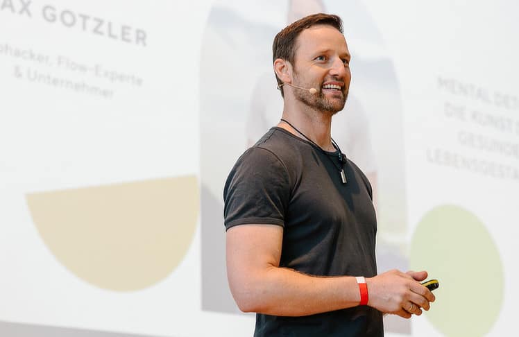 Psychologe, Bestsellerautor, Podcaster und Biohacker Max Gotzler behandelte in seinem Keynote-Talk "Die Kunst der gesunden Lebensgestaltung" das Thema Mental Detox.