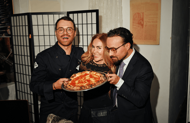 V.l.n.r:. Gastronom Luigi Barbaro jun., Gastgeberin Anna Znamensky und Gastronom Antonio Barbaro 