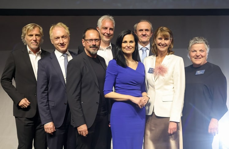 V.l.n.r.: Michael Kindermann (Weischer.Cinema Austria Geschäftsführer), Gerhard Valeskini (Kronen Zeitung Geschäftsführer), Mario Frühauf (RMS Austria CEO), Sebastian Bayer (Serviceplan Group Austria CEO), Silvia Grünberger (Managing Partner Grünberger & Partner), Bernhard Albrecht (ProSiebenSat.1 PULS4 Co-CEO), Andrea Groh (Gewista CSO), Sigrid Göttlich (NIQ Österreich Geschäftsführerin) © Katharina Schiffl/Best Brands Awards