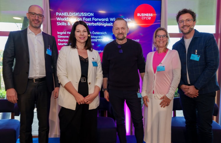 V.l.n.r.: Martin Stein (Head of HR Hilti), Ingrid Heschl (Human Resources Lead, Microsoft Österreich), Rudi Bauer (CCO / Managing Director WeAreDevelopers), Simone Oremovic (Vorstand People & Culture, Integration und Recycling, RHI Magnesita) und Florian Perteneder (Geschäftsführer der Therme Wien | Vamed Vitality World).