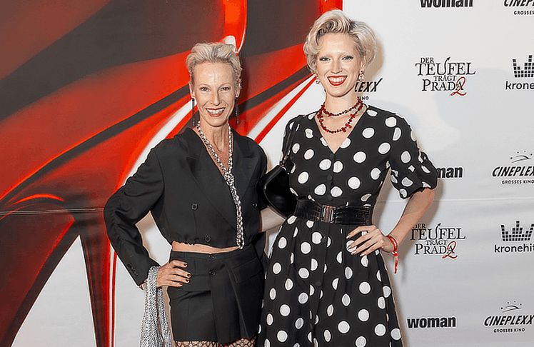 V.l.n.r.: Die Models Martina Gleissenebner-Teskey und Lou-Ann Gleissenebner-Teskey © LEADERSNET/ C. Mikes 