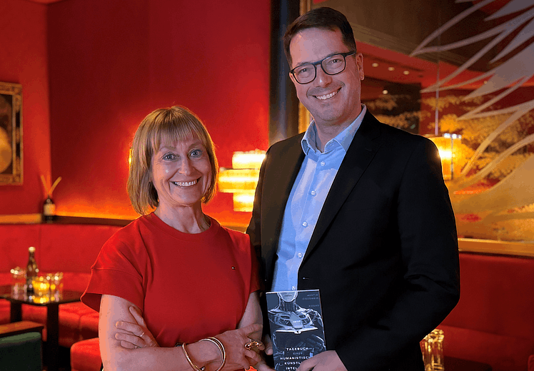 Eden Bar wurde zum Netzwerk-Zentrum der heimischen Kommunikationsbranche