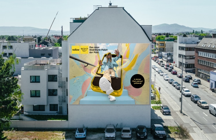 Im öffentlichen Raum wird Yelllow mit großflächigen Wandbemalungen in Wien, wie hier in der Breitenfurter Straße,...