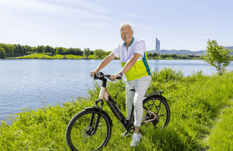 Werbetestimonial für das spusu Bikesegment ist Fußball-Legende Toni Polster.
