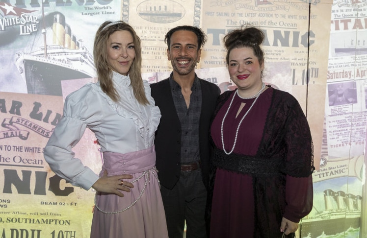Society-Lady Simone Lugner (l.) mit Schwester Sonja Reiländer und Profitänzer Danilo Campisi.
