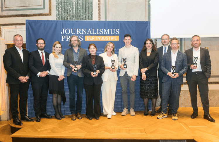V.l.n.r.: Peter Weinelt (IV & Generaldirektor der Wiener Stadtwerke GmbH), Dominik Futschik (IV-Bereichsleiter Strategie & Kommunikation), Meret Baumann (Präsidentin der Auslandspresse in Wien), Sebastian Hofer (profil), Hannah Müller (profil), Kathrin Pollak (ZIB/ ORF 1), Nicolas Dworak (Der Standard), Monika Köppl-Turyna (Direktorin von EcoAustria),  Christian Helmenstein (Chefökonom der Industriellenvereinigung), Matthias Auer (Die Presse) und Aloysius Widmann (Die Presse)