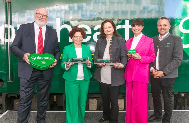 V.l.n.r.: Andreas Matthä (CEO der ÖBB), Elisabeth Zehetner (Tourismus-Staatssekretärin), Claudia Holzer (Verkehrslandesrätin der Steiermark), Astrid Steharnig-Staudinger (Geschäftsführerin der Österreich Werbung) und Michael Feiertag (Geschäftsführer von Steiermark Tourismus). © LEADERSNET / D. Mikkelsen