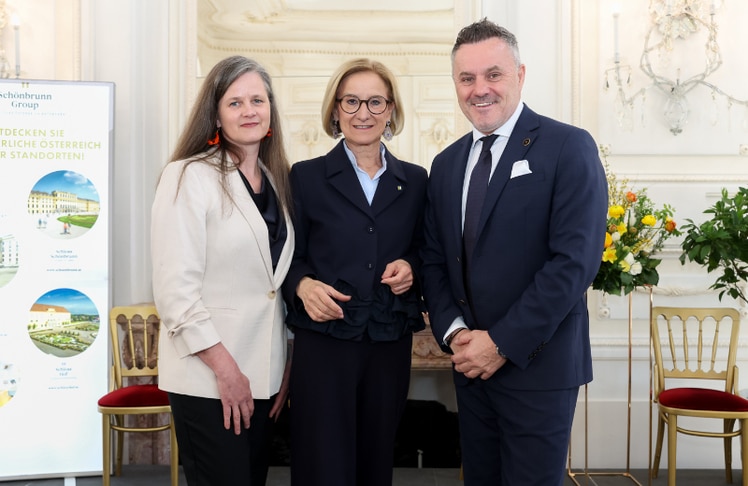 V.l.n.r.: Kuratorin Katrin Harter, NÖ-Landeshauptfrau Johanna Mikl-Leitner und Klaus Panholzer, Geschäftsführer Schönbrunn Group © Katharina Schiffl 
