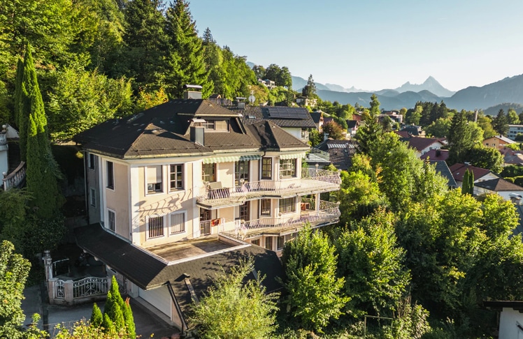 Das Haus erstreckt sich über mehrere Ebenen und umfasst eine Wohnfläche von rund 300 Quadratmetern © Bamberger Immobilien
