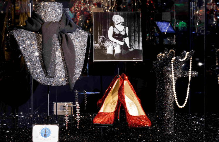 Die Sonderausstellung "Marilyn, Forever Inspiring: A Curated Tribute for the 100th Birthday of the First Pop Icon" ist vom 18. Mai bis 6. September 2026 in den Swarovski Kristallwelten zu sehen. 

