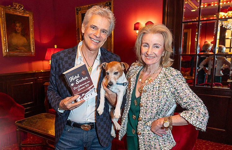 Starautor Thomas Brezina mit der ehemaligen Sacher-Chefin Elisabeth Gürtler und seinem Hund "Joppy". 
