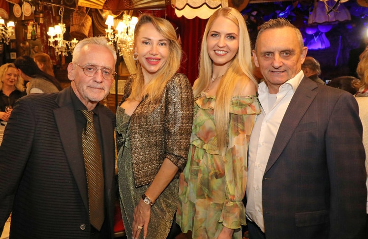 V.l.n.r.: Verleger-Paar Christian und Ekaterina Mucha mit Model Beatrice Turin und Unternehmer Heimo Turin. © Conny de Beauclair