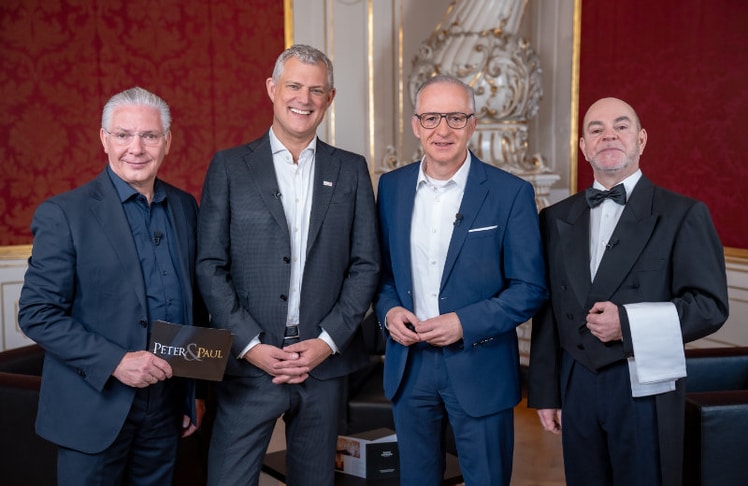 V.l.n.r.: Paul Leitenmüller (CEO, Opinion Leaders Network), Markus Marek (Geschäftsführer, Kelly Österreich), Gerhard Christiner (Vorstandssprecher, APG) und Oberkellner Peter Müller.