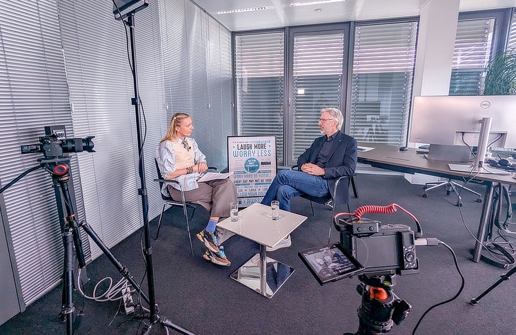 Im Gespräch mit LEADERSNET-Moderatorin Jacqueline Knollmayr stand Vretscha zu Themen wie Marktveränderungen, Künstliche Intelligenz und der Zukunft der Branche Rede und Antwort.