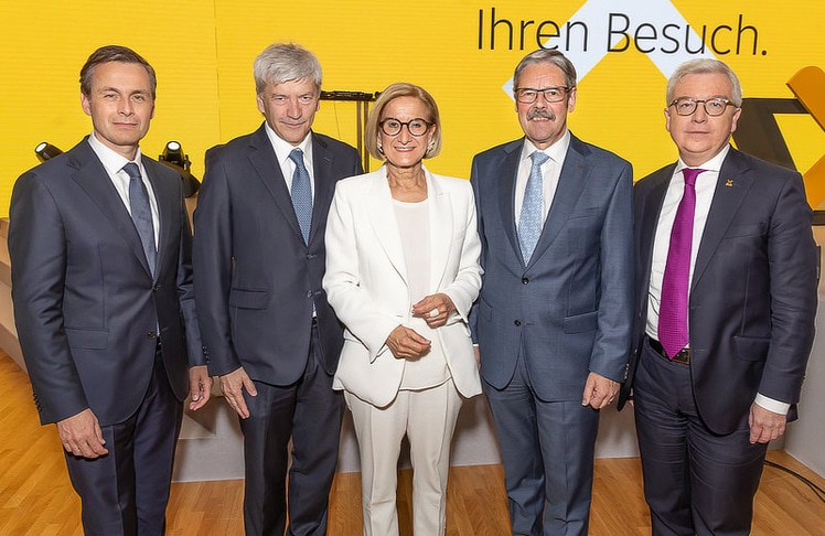 V.l.n.r.: Martin Hauer (des. Generaldirektor Raiffeisen NÖ-Wien), Johann Strobl (Vorstandsvorsitzender Raiffeisen Bank International), Johanna Mikl-Leitner (Landeshauptfrau Niederösterreich), Erwin Hameseder (Generalanwalt Österreichischer Raiffeisenverband) und Michael Höllerer (Generaldirektor Raiffeisen NÖ-Wien).