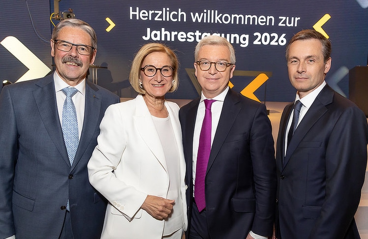 V.l.n.r.: Erwin Hameseder (Generalanwalt Österreichischer Raiffeisenverband), Johanna Mikl-Leitner (Landeshauptfrau Niederösterreich), Michael Höllerer (Generaldirektor Raiffeisen NÖ-Wien) und Martin Hauer (des. Generaldirektor Raiffeisen NÖ-Wien).