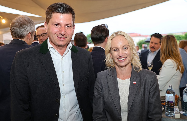 VÖZ-Präsident Maximilian Dasch und Staatssekretärin Michaela Schmidt. © LEADERSNET / G. Langegger