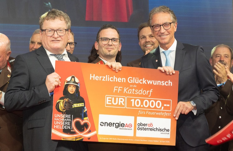 V.l.n.r.: Robert Wasner (Vorstandsdirektor der Oberösterreichischen Versicherung), Wolfgang Steinbauer (Oberbrandinspektor Feuerwehr Katsdorf) und Leonhard Schitter (CEO der Energie AG OÖ).