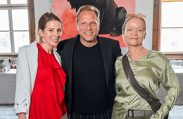V.l.n.r.: Badens Bürgermeisterin Carmen Jeitler-Cincelli, Künstler Alex Kiessling und Schauspielerin Michou Friesz 