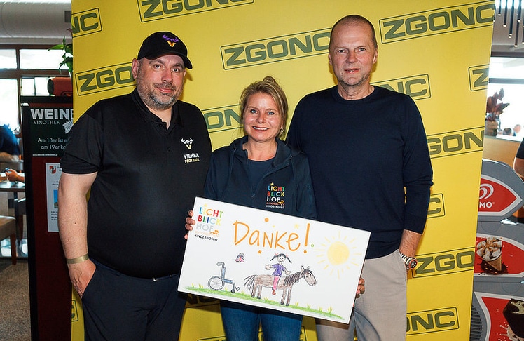 V.l.n.r.: Max Paatz (General Manager Vienna Vikings), Simone Haderthauer (Lichtblickhof) und Michael Dockal (Geschäftsführer Zgonc).