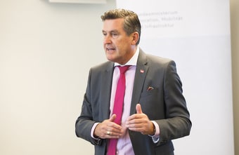 Österreichs KI-Nachwuchs präsentierte Peter Hanke konkrete Zukunftsprojekte