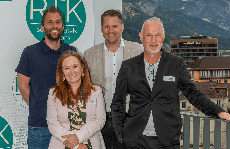 V.l.n.r.: (hinten) Hannes Gomig (Geschäftsführer Loft9), Matthias Guttengeber (General 
Manager Radisson Red Innsbruck); (vorn) Uschi Huber (Geschäftsführerin RTK) und Andreas 
Ablinger (Vorstandsmitglied RTK)