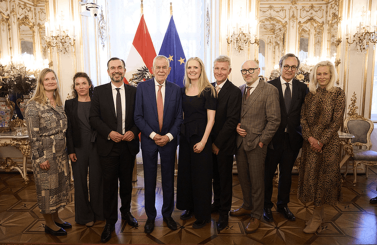 V.l.n.r.: Pauliina Hepola (Reuters), Maria Scholl (APA), Clemens Pig (APA), Alexander Van der Bellen (Bundespräsident Republik Österreich), Tina Mari Flem (NTB), Wolfgang Nedomansky (APA/MINDS), Peter Kropsch (dpa), Stefano de Alessandri (ANSA) und Emma Cowdroy (AAP)