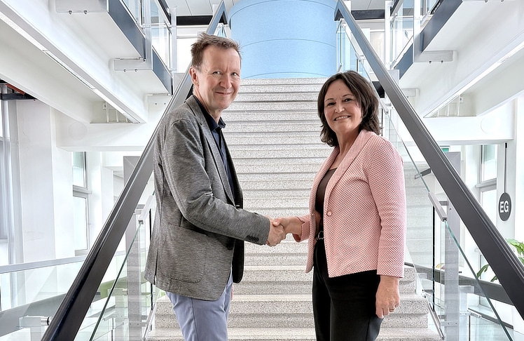 Norbert Grill (CTO Big Blue Marble) und Rosa von Suess (Studiengangsleiterin Medientechnik im Department Medien und Digitale Technologien University of Applied Sciences St. Pölten) © Big Blue Marble