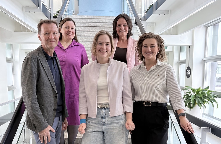 V.l.n.r.: Norbert Grill (CTO Big Blue Marble), Jennifer Horvath (Head of Human Resources Big Blue Marble), Juliana Kinnl (Marketing simpli), Rosa von Suess (Studiengangsleiterin Medientechnik im Department Medien und Digitale Technologien University of Applied Sciences St. Pölten) und Iva Hauk (Area Sales Manager Big Blue Marble) © Big Blue Marble