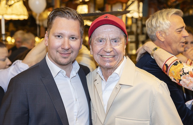 Bestsellerautor und Künstlermanager Clemens Trischler (l.) mit "Mr. Ferrari" Heribert Kasper. © LEADERSNET / R. Brunhölzl