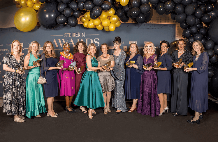 Die glücklichen Gewinnerinnen des Abends mit Steirerin-Geschäftsführerin Nicole Niederl und Chefredakteurin Lissi Stoimaier