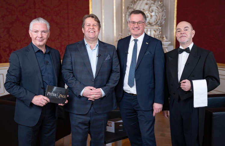 V.l.n.r.: Paul Leitenmüller (CEO Opinion Leaders Network), Michael Ehlmaier (Geschäftsführender Gesellschafter EHL Immobilien Gruppe), Wolfgang Scheibenpflug (Bereichsleiter Immobilien Flughafen Wien) und Oberkellner Peter Müller.