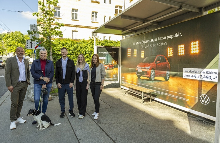 Thomas Frauenschuh (Regionalleitung Salzburg, EPAMEDIA), Gudrun Zeilinger (Markenleiterin, VW Österreich), Tobias Wild (Mediaplanung, PMC), Eva Bürkl (Zentrales Marketing, VW Österreich) und Corinna Nussbaumer (Teamleiterin Marketing, VW Österreich) © EPAMEDIA
