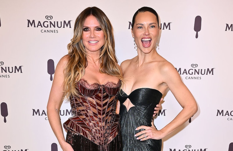 Die Models Heidi Klum (l.) und Adriana Lima.