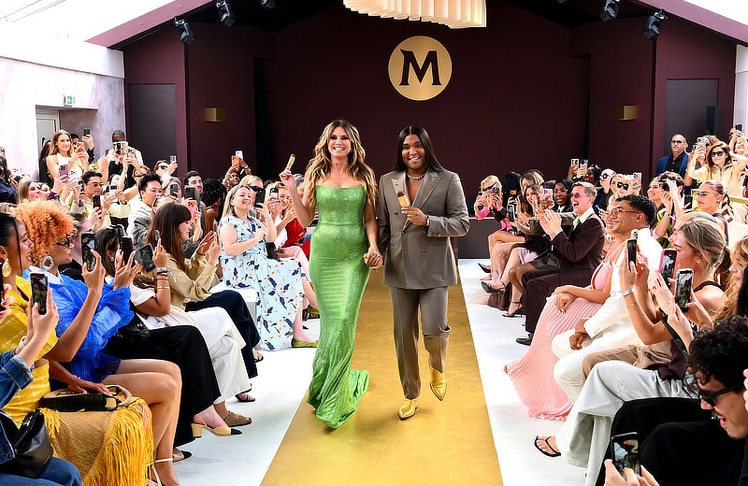 Model Heidi Klum mit Stylist Law Roach bei der Fashion-Show. 
