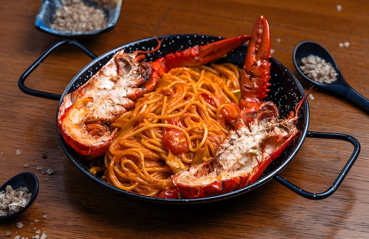 ....ein Hummer im Spaghetti-Bett...