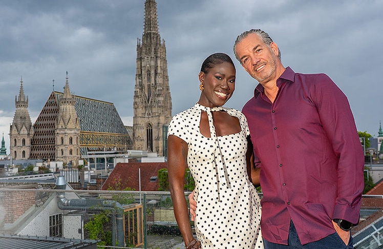 Gastgeberin und GNTM-Star Aminata Sanogo mit Freund Peter Löcker.